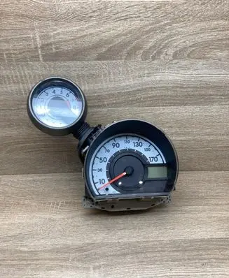 Peugeot 107 Speedometer (instrument cluster) 832700H010J 917110D12
