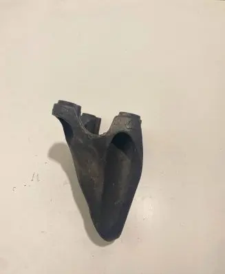 Volkswagen Touareg II Engine mounting bracket 7L8199307K