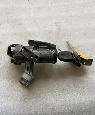Toyota Corolla E120 E130 Ignition lock 45020024