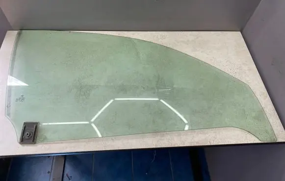 BMW 3 E46 Front door window/glass (coupe) 43R00022 DOT32M44AS2 E000190
