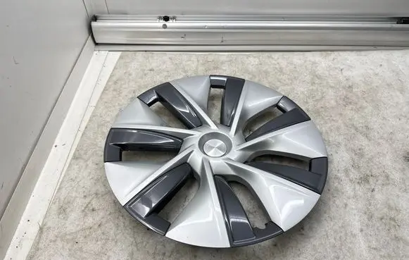 Tesla Model Y R19 wheel hub/cap/trim 104423500C