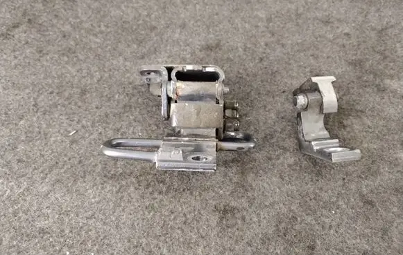 Audi Q7 4L Front door hinge set 8E0831411E