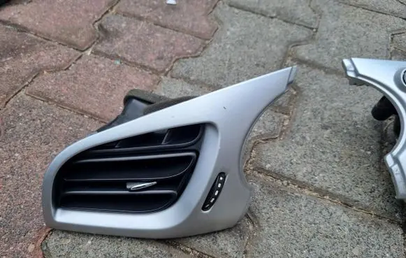 Citroen C3 Dashboard side air vent grill/cover trim 96857498ZD