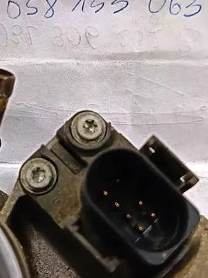 Audi A4 S4 B5 8D Throttle valve 058133063