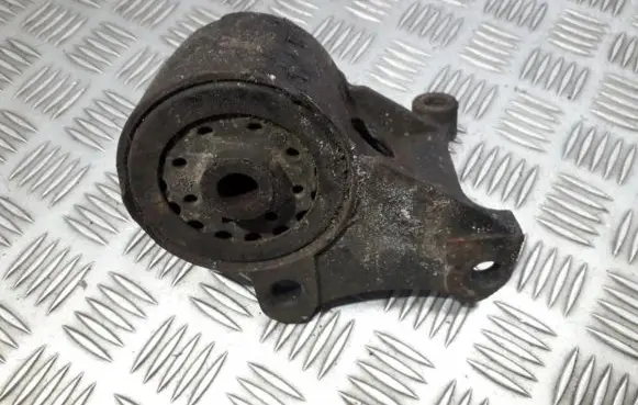Volkswagen Transporter - Caravelle T4 Engine mount bracket 701399201j