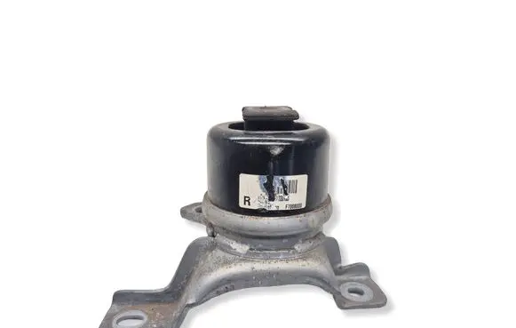 Volvo S60 Engine mount bracket 31330135
