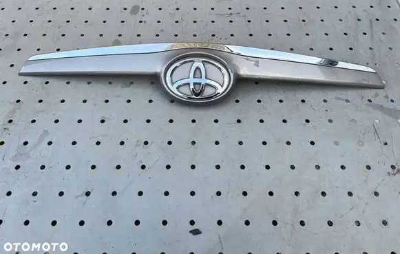 Toyota Verso Tailgate/boot lid cover trim 