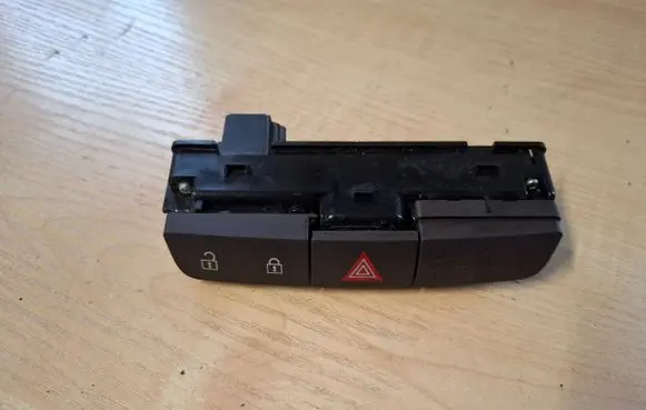 Opel Insignia A Hazard light switch 13271928