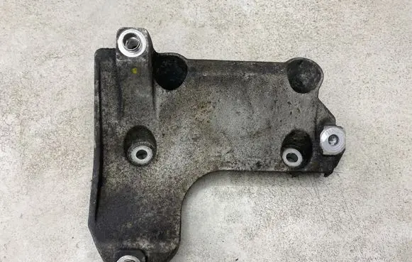 BMW 3 E46 A/C compressor mount bracket 7505980 24168110