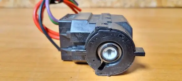 BMW 5 E39 Ignition lock contact 6901961
