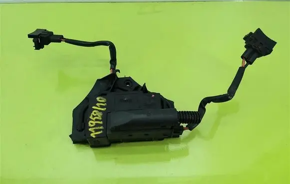 Opel Vectra C Coolant fan relay 1379131