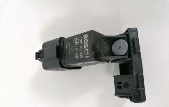 Skoda Superb B6 (3T) Glow plug pre-heat relay 0281003038