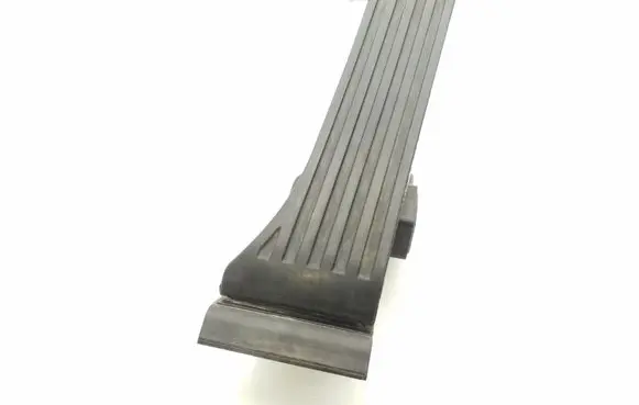 Mercedes-Benz C W204 Accelerator throttle pedal A2043000004
