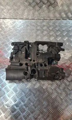 Engine bonnet/hood sound/heat insulation