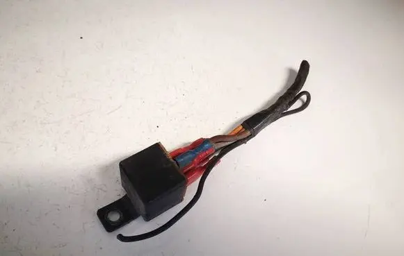 Volkswagen Polo IV 9N3 Other relay 12v30a 12v-30a