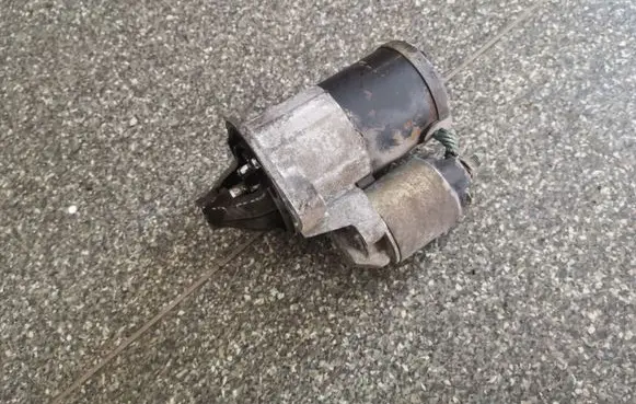 Mitsubishi Lancer Starter motor M000T30771
