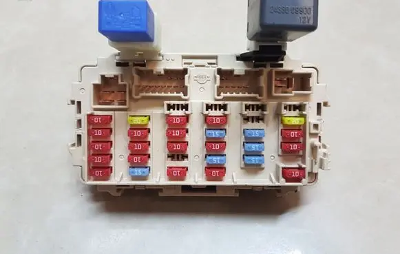 Nissan X-Trail T30 Fuse box set