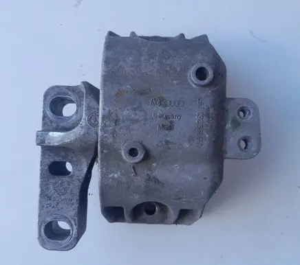 Skoda Octavia Mk1 (1U) Engine mount bracket 1J0199262BF