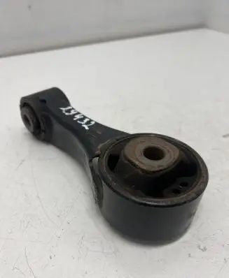 Toyota Verso-S Engine mount bracket