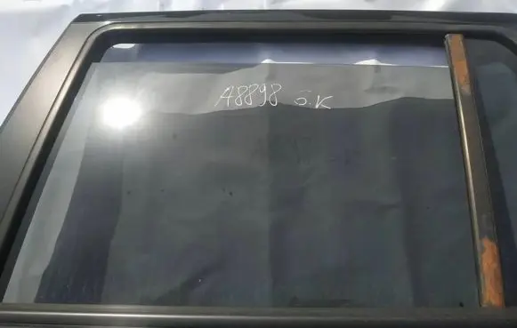 Rear door window glass