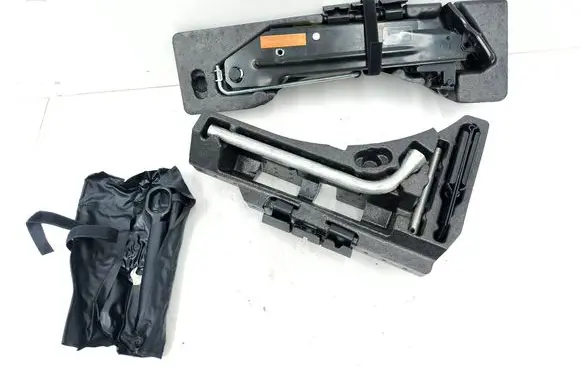 Porsche Macan (95B) Tool set 95B012109A 4H0805615 7L0012219