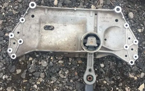 Volkswagen Golf V Front subframe 1k0199369f 1k0199355