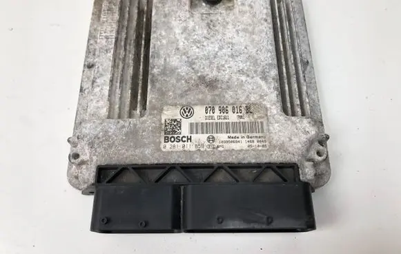 Volkswagen Touareg I Engine control unit/module 070906016BL 0281011859