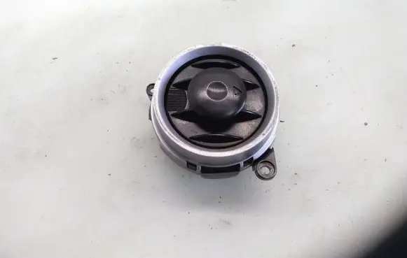 Ford Fiesta Dash center air vent grill
