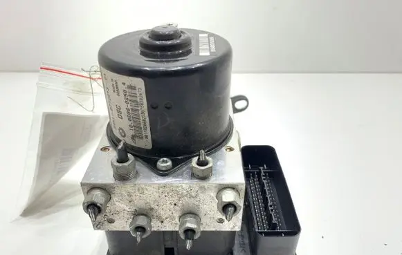 BMW 1 E81 E87 ABS Pump 6772214