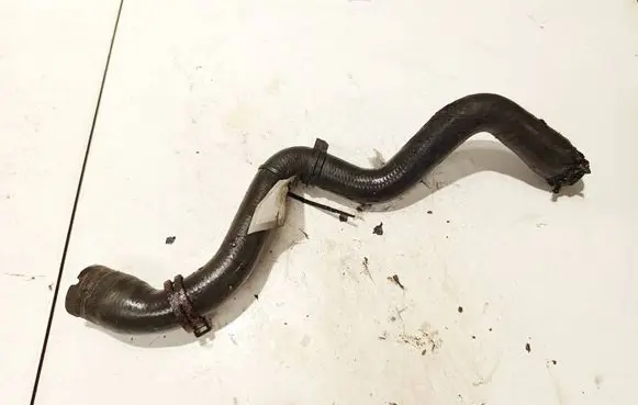 Engine coolant pipe/hose