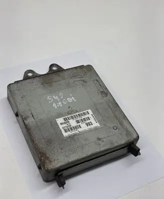 Volvo S40, V40 Engine control unit/module MR420429 E2T70476H P30887993