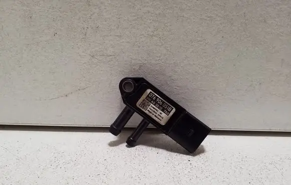 Audi Q3 8U Exhaust gas pressure sensor 076906051B