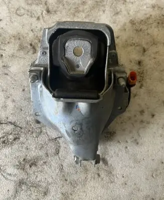 Audi Q5 SQ5 Engine mount bracket