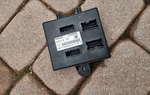 Opel Vivaro Engine control unit/module ECU 231A08052R