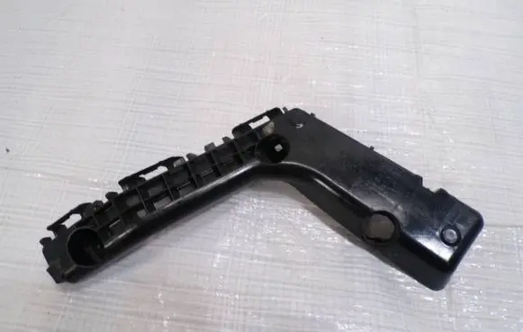 Front bumper mounting bracket