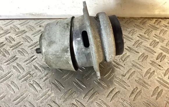 Porsche Cayenne (92A) Engine mount bracket 7P6199131C