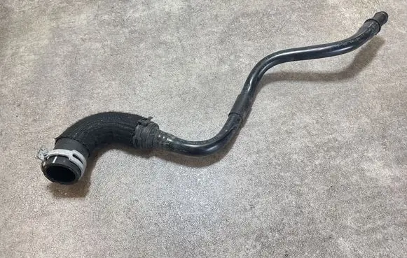 Engine coolant pipe/hose