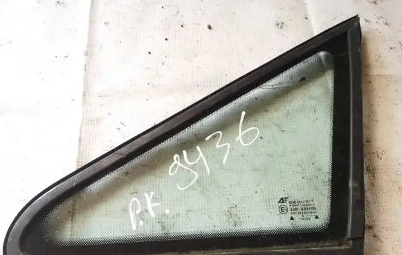 Volkswagen Sharan Front triangle window/glass as2