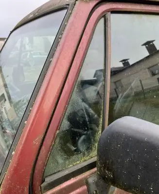 Hyundai Galloper Front door vent window glass four-door 