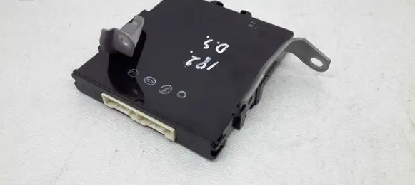 Toyota Avensis T270 Other relay 8969005030