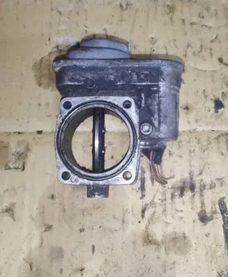 Opel Astra J Throttle valve 8981052101
