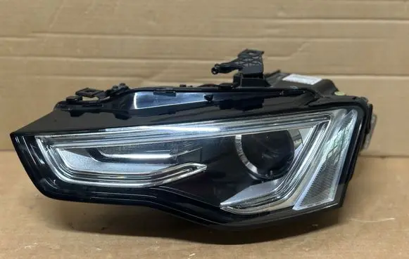 Audi A5 8T 8F Headlight/headlamp 8T0941005C