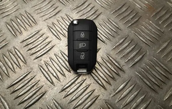 Opel Combo E Ignition key/card 9819236677
