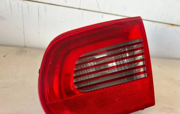Volkswagen Eos Tailgate rear/tail lights 1Q0945094