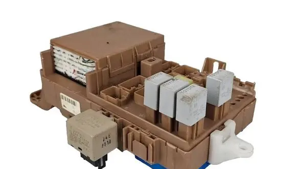 Toyota Corolla Verso E121 Fuse module 8264102040