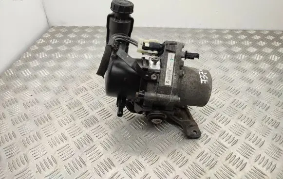 Peugeot 508 Power steering pump 9676154180