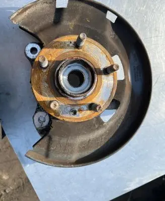 Opel Astra J Front wheel hub 13583478