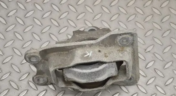 Volvo S90, V90 Engine mount bracket