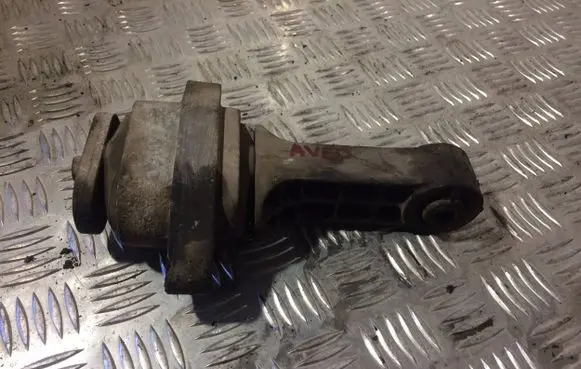 Chevrolet Aveo Engine mount bracket