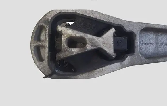 Volvo V40 Engine mount bracket 31359642